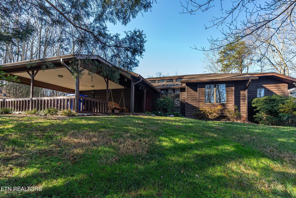 1005 Tuskegee Drive, Oak Ridge, TN 37830