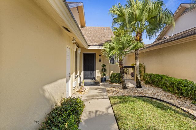 125 Seashore Drive, Jupiter, FL 33477