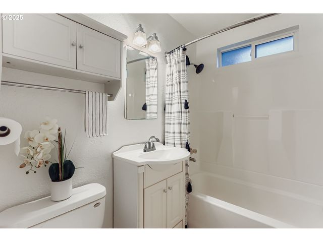 12920 Sw DOUGLAS St, Portland, OR 97225