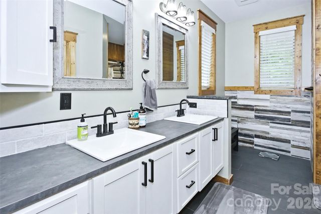 211 Wimbledon Court, Leicester, NC 28748