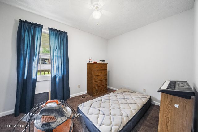 301 Hill St, Rocky Top, TN 37769