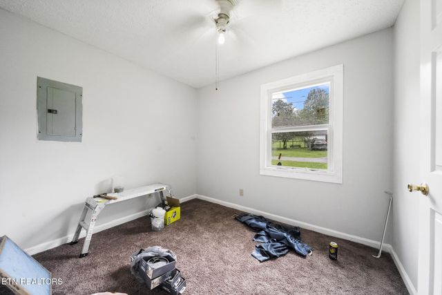 301 Hill St, Rocky Top, TN 37769