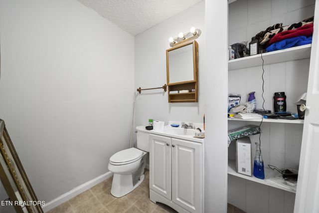 301 Hill St, Rocky Top, TN 37769