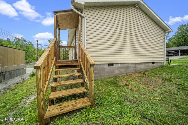 301 Hill St, Rocky Top, TN 37769
