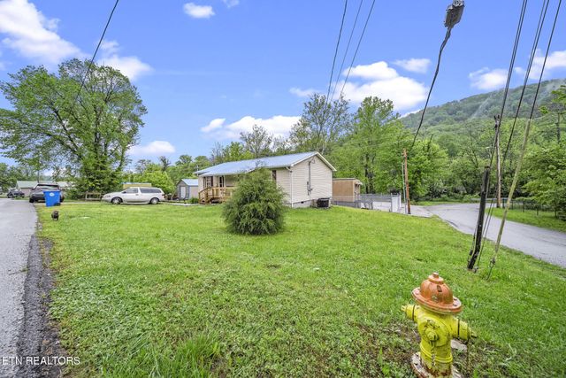 301 Hill St, Rocky Top, TN 37769