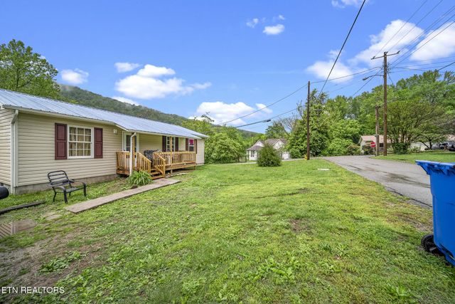 301 Hill St, Rocky Top, TN 37769