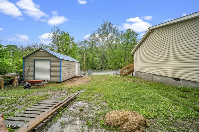 301 Hill St, Rocky Top, TN 37769