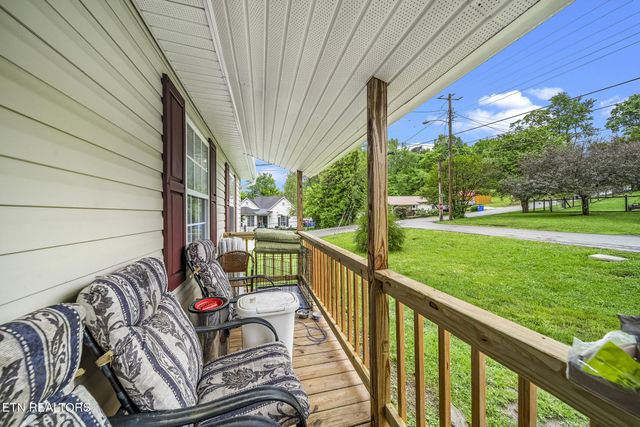 301 Hill St, Rocky Top, TN 37769