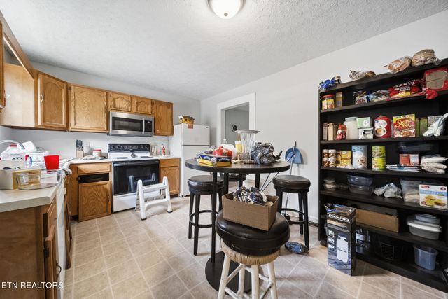 301 Hill St, Rocky Top, TN 37769