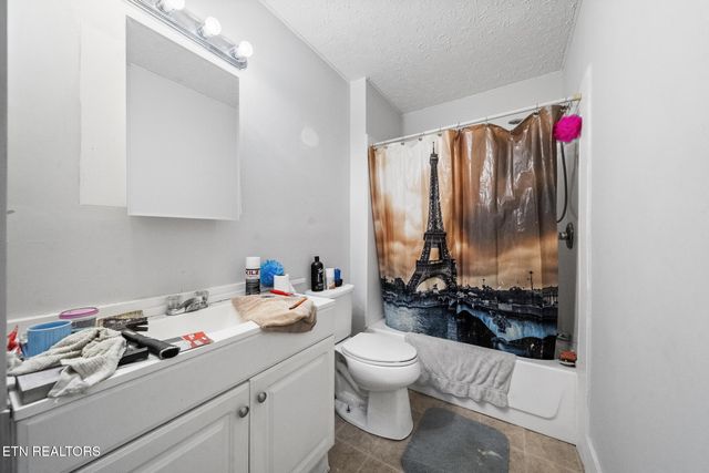 301 Hill St, Rocky Top, TN 37769
