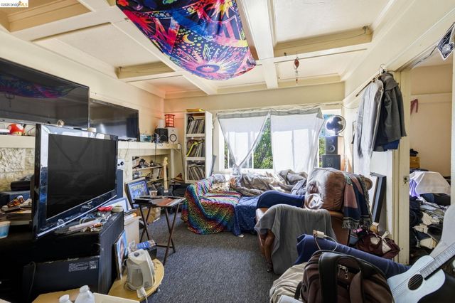 1102 10Th St, Oakland, CA 94607