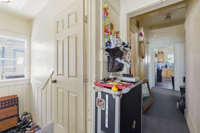 1102 10Th St, Oakland, CA 94607