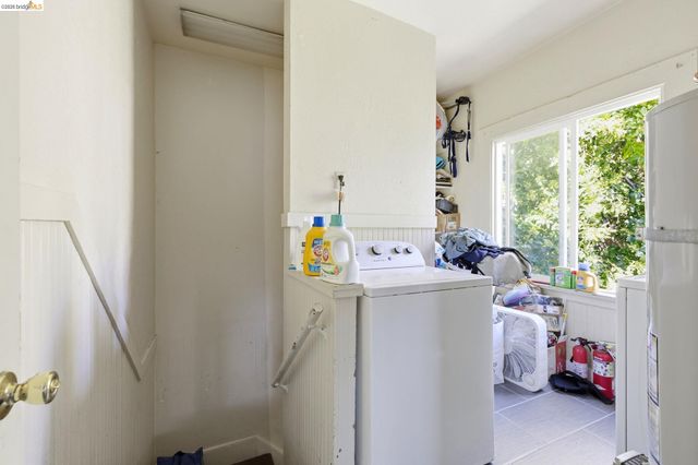 1102 10Th St, Oakland, CA 94607