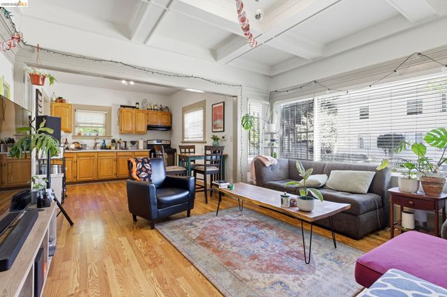 1102 10Th St, Oakland, CA 94607