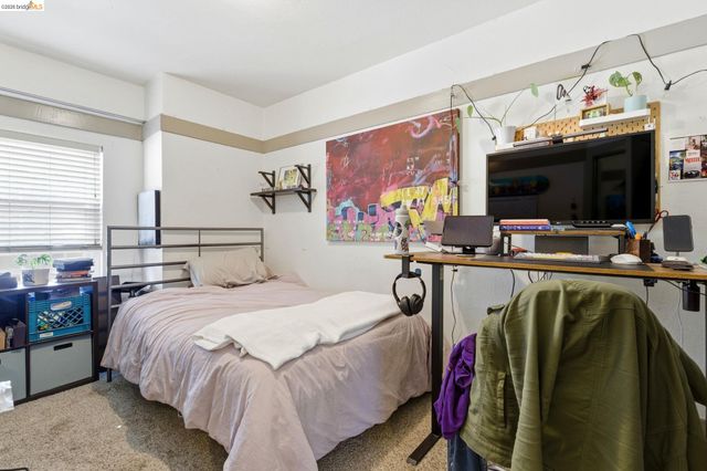 1102 10Th St, Oakland, CA 94607