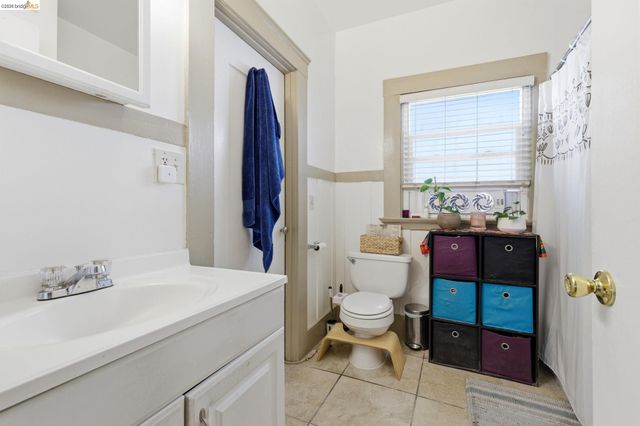 1102 10Th St, Oakland, CA 94607