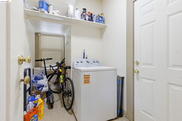 1102 10Th St, Oakland, CA 94607