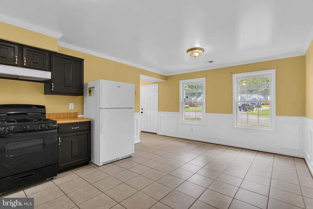 5566 SAINT CHARLES DR, Woodbridge, VA 22193