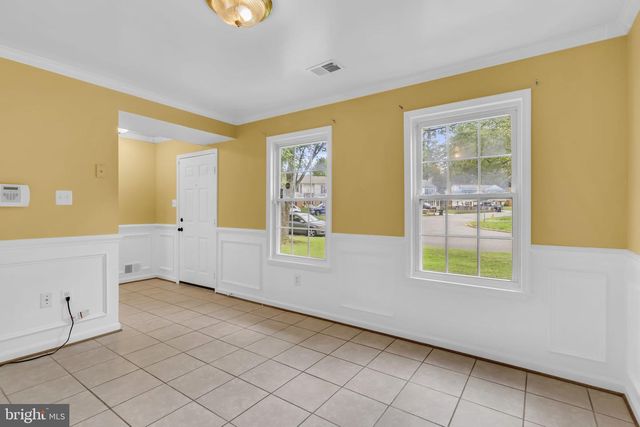 5566 SAINT CHARLES DR, Woodbridge, VA 22193