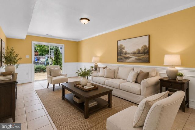 5566 SAINT CHARLES DR, Woodbridge, VA 22193
