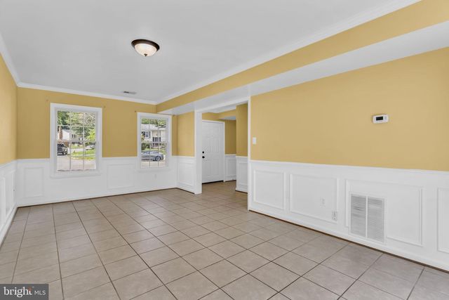 5566 SAINT CHARLES DR, Woodbridge, VA 22193