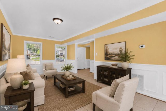 5566 SAINT CHARLES DR, Woodbridge, VA 22193