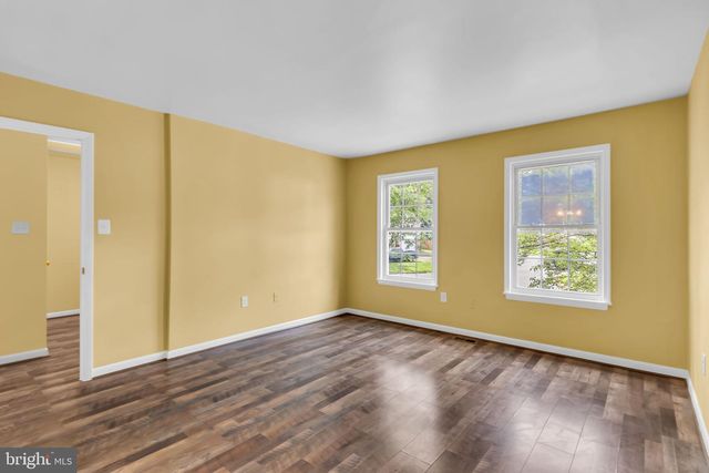 5566 SAINT CHARLES DR, Woodbridge, VA 22193