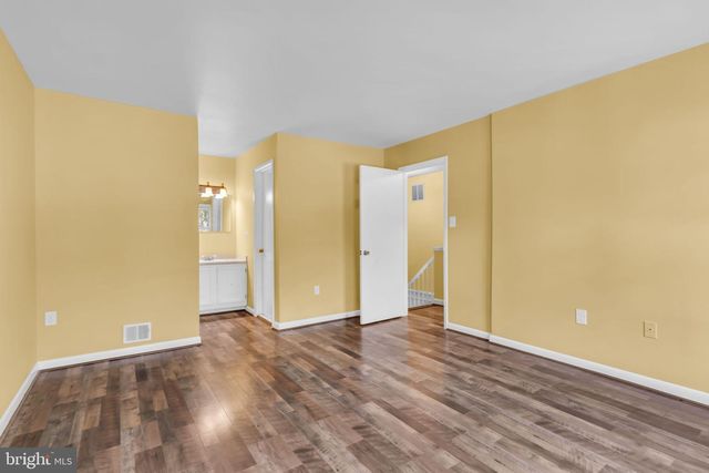 5566 SAINT CHARLES DR, Woodbridge, VA 22193