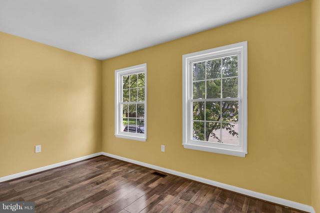 5566 SAINT CHARLES DR, Woodbridge, VA 22193