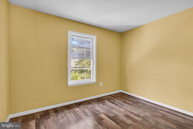 5566 SAINT CHARLES DR, Woodbridge, VA 22193