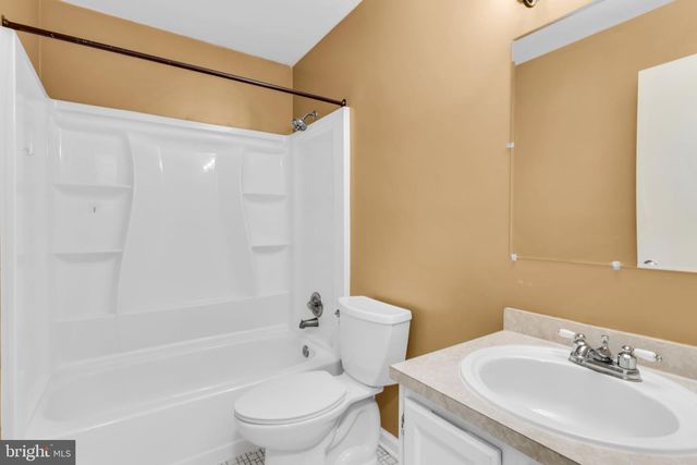 5566 SAINT CHARLES DR, Woodbridge, VA 22193