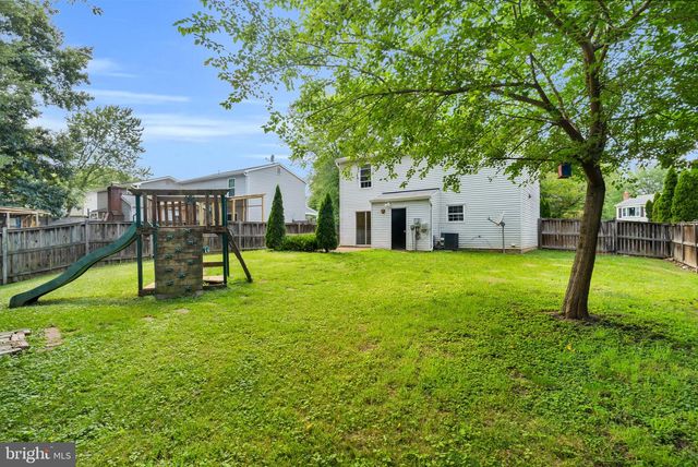 5566 SAINT CHARLES DR, Woodbridge, VA 22193