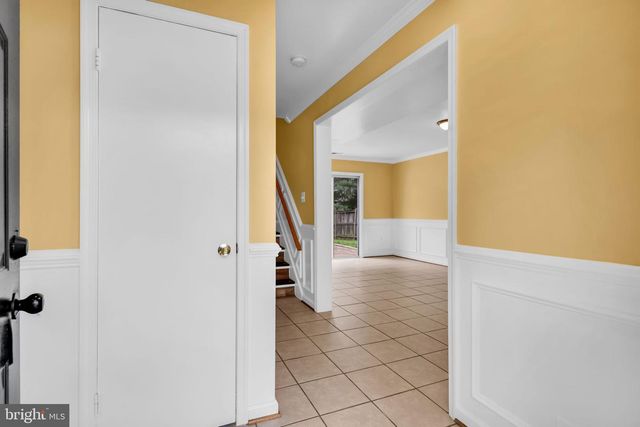 5566 SAINT CHARLES DR, Woodbridge, VA 22193