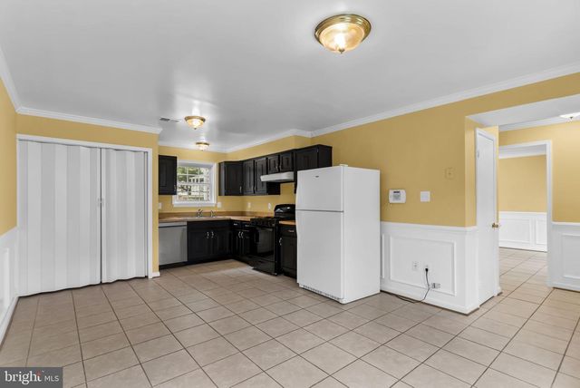 5566 SAINT CHARLES DR, Woodbridge, VA 22193