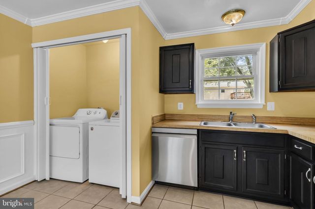 5566 SAINT CHARLES DR, Woodbridge, VA 22193