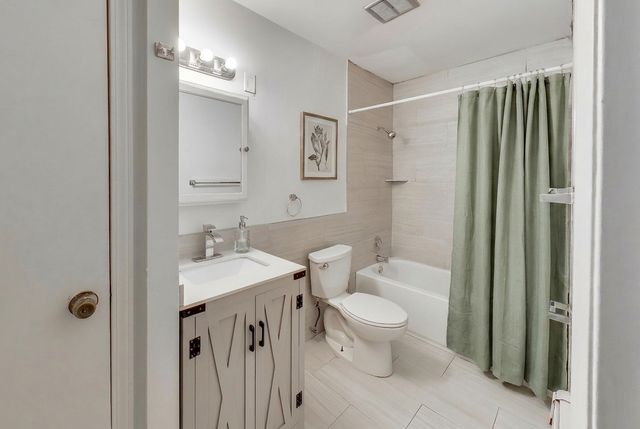 2A E DUNDEE QUARTER Drive 208, Palatine, IL 60074