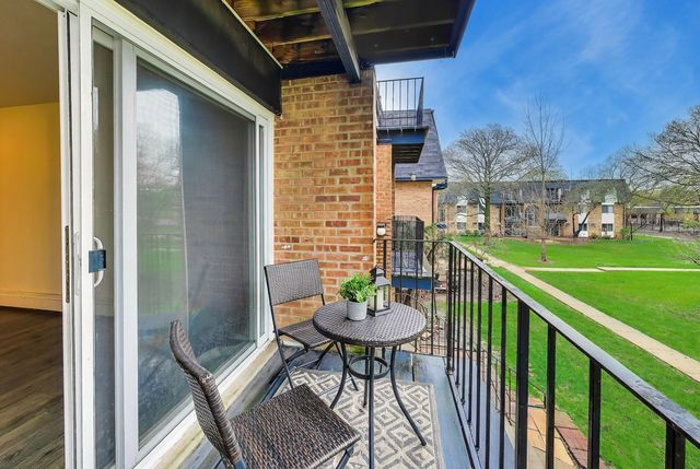 2A E DUNDEE QUARTER Drive 208, Palatine, IL 60074