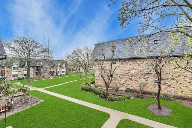 2A E DUNDEE QUARTER Drive 208, Palatine, IL 60074