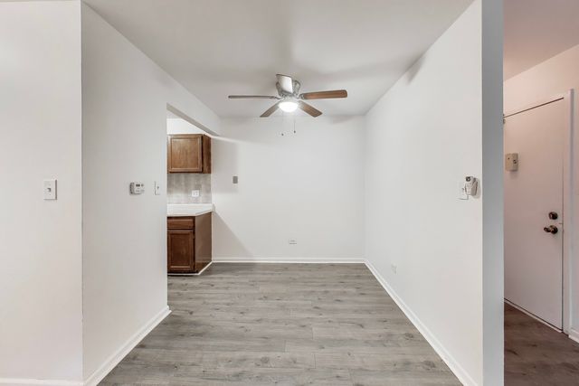 2A E DUNDEE QUARTER Drive 208, Palatine, IL 60074