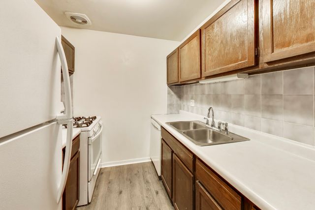 2A E DUNDEE QUARTER Drive 208, Palatine, IL 60074