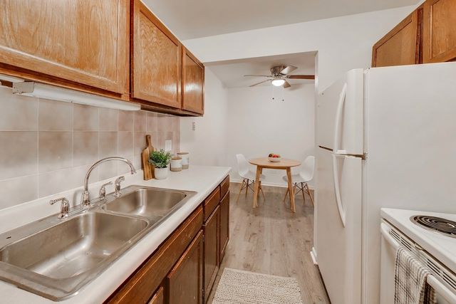 2A E DUNDEE QUARTER Drive 208, Palatine, IL 60074