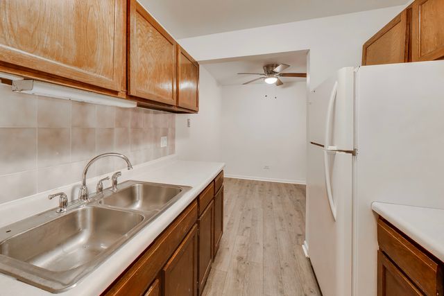 2A E DUNDEE QUARTER Drive 208, Palatine, IL 60074