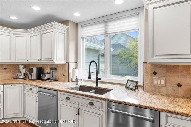 410 W Spring Meadows Lane, Dewitt, MI 48820