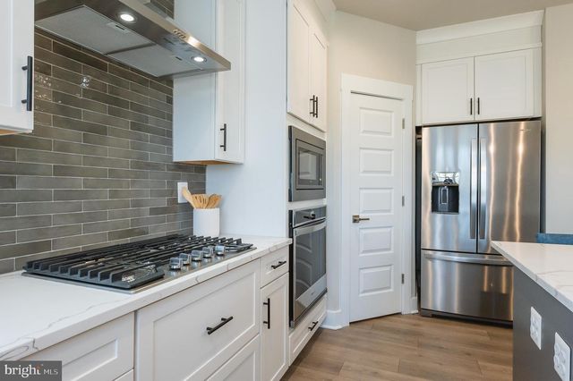 5712 HODGES RD, Sykesville, MD 21784