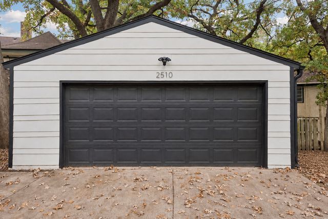 2510 W 22nd Street, Minneapolis, MN 55405