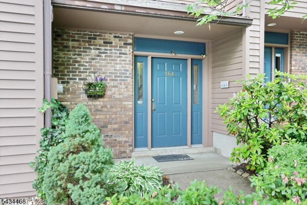 164 Winchester Ct, Washington Twp., NJ 07676 — photo 2