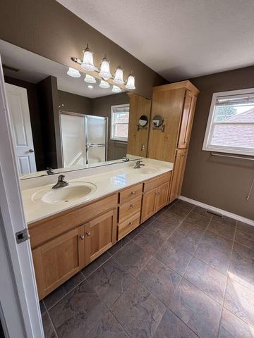 510 E Grace Street, Republic, MO 65738
