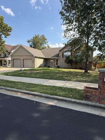 510 E Grace Street, Republic, MO 65738