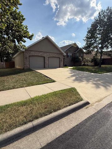 510 E Grace Street, Republic, MO 65738