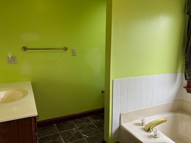 22 Briarcliff Drive, Huntington, WV 25704